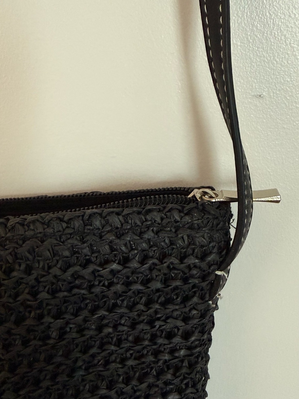 ๐ค Old Navy Black Woven Crossbody Purse - Picture 5 of 5